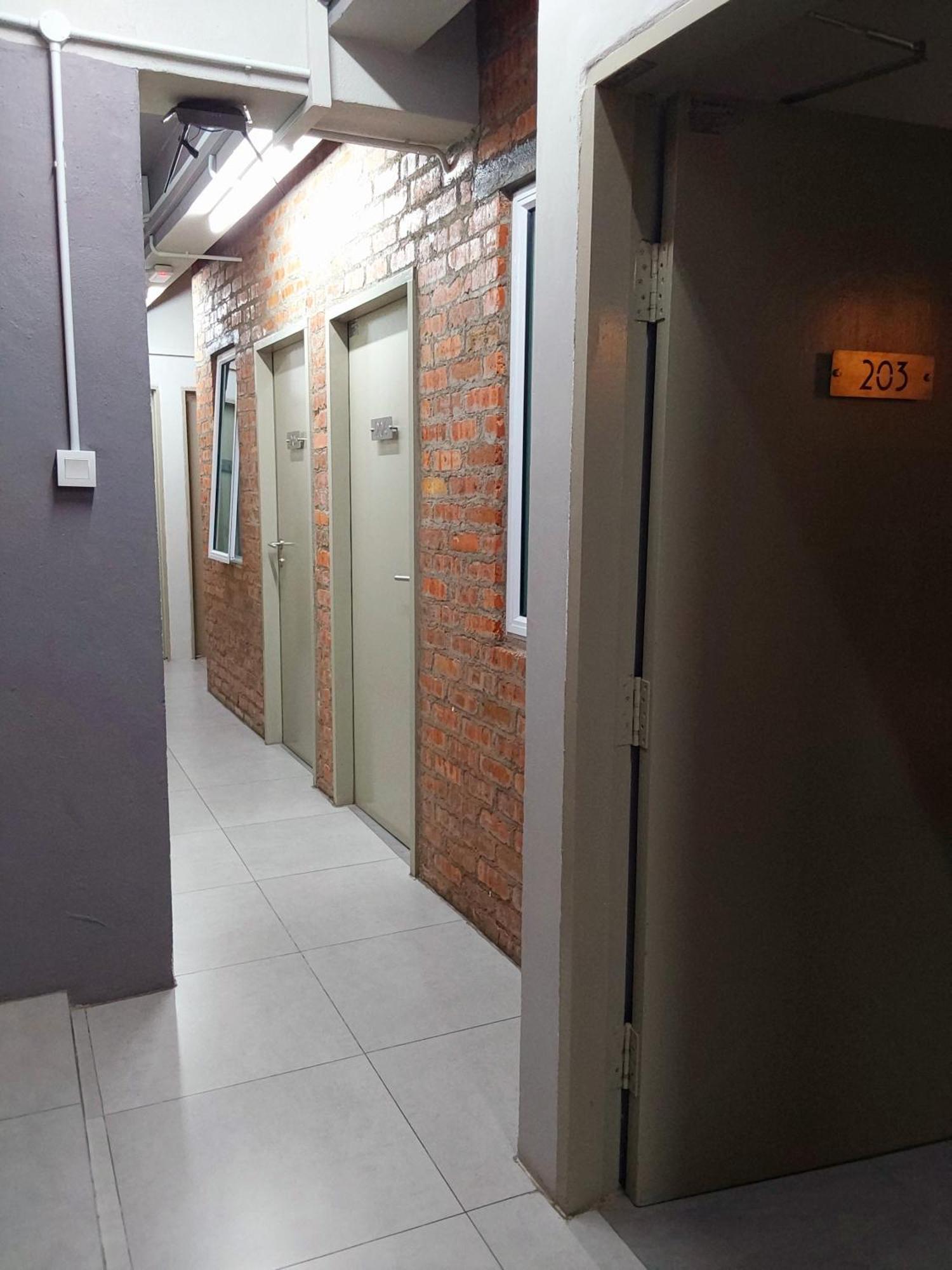 Bricks Cameron Hostel ตานาห์ราตา ภายนอก รูปภาพ