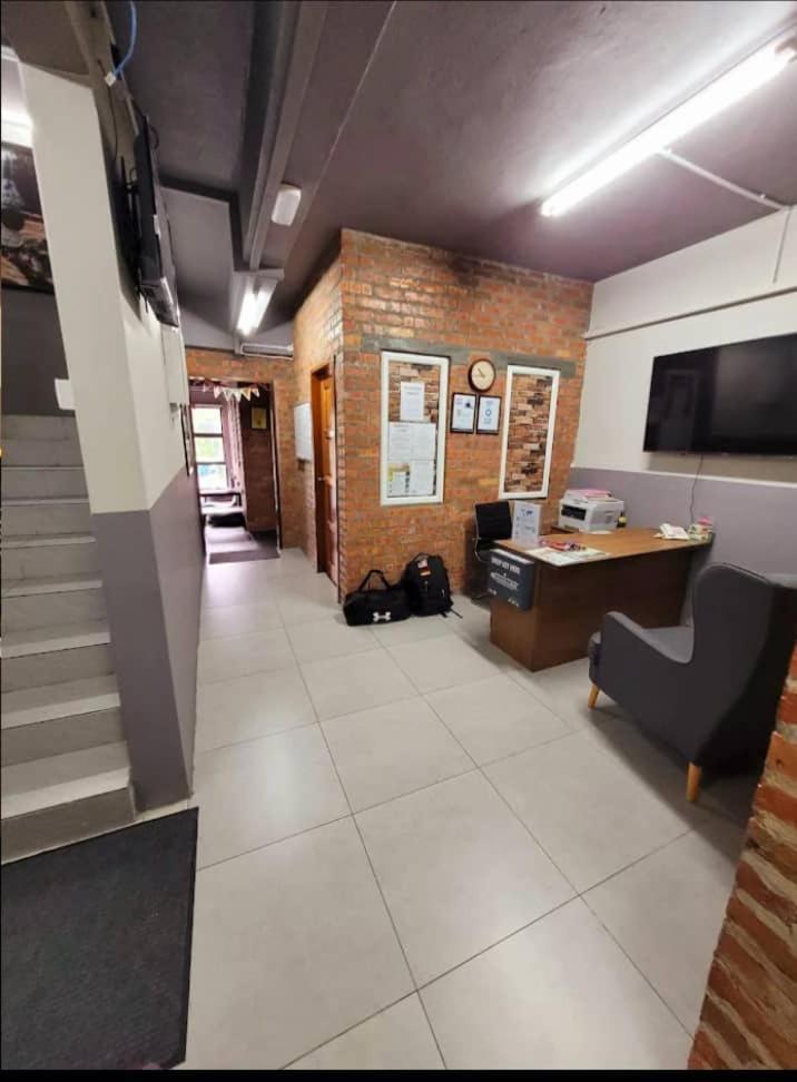 Bricks Cameron Hostel ตานาห์ราตา ภายนอก รูปภาพ